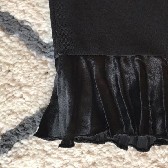 Ruffled stretchy black skirt - Picture 2 of 4